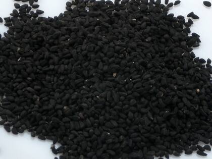 Se recomienda consumir entre 1 y 3 gramos de comino negro al día