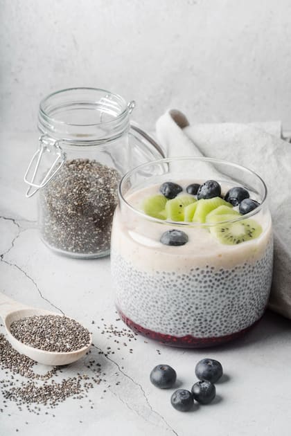 Se recomienda consumir un vaso de agua de chía 30 minutos antes de la comida para aprovechar al máximo sus beneficios
