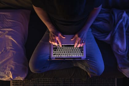 Se recomienda desconfiar de los mensajes que no parezcan oficiales (Foto: Freepik)