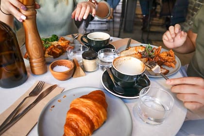 Se recomienda ingerir un desayuno con variedad de nutrientes (Foto Pexels)