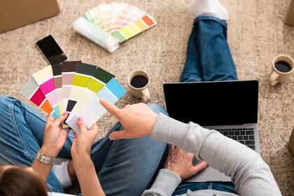 Se recomienda ir con colores neutrales para el baño