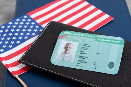 Se recomienda que los no ciudadanos lleven consigo su green card y otros documentos para evitar problemas con ICE
