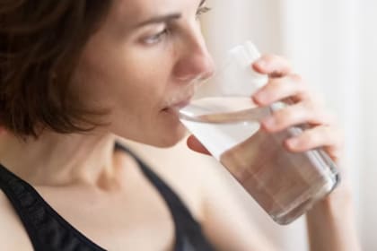 Se recomienda tomar agua, dejando por fuera otras bebidas (Foto Unsplash)