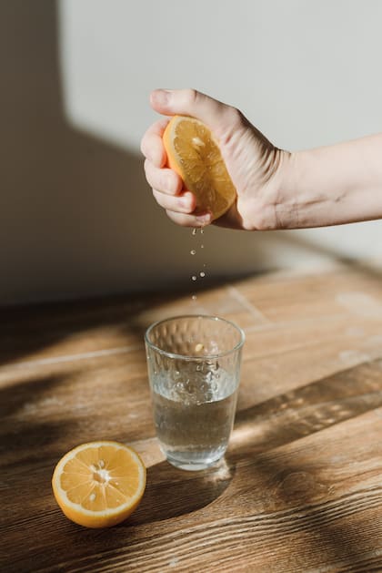 Se recomienda tomar el agua de chía con limón por la mañana