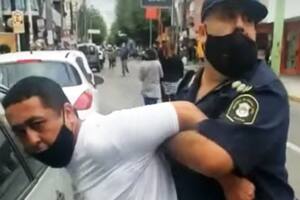 Se registraron incidentes entre manifestantes y la policia durante el acto en el que Kicillof, Berni y Espinoza pusieron en marcha nuevos patrulleros para La Matanza,