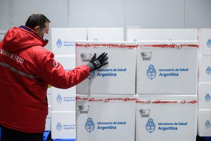 El mes pasado, la Argentina devolvió poco más de 1,3 millones de dosis provenientes de la planta productora objetada por la OMS