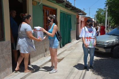 Se repartieron 4.000 cajas navideñas entre los pobladores de la comuna de La Paz.