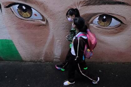 Se requiere invertir más, pero "las inversiones solas no te van a resolver el problema", afirmó Uribe