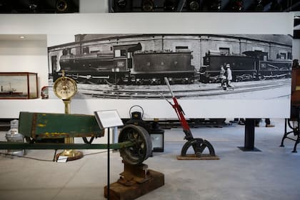 En el museo se exhiben antiguos artefactos para maniobrar los trenes