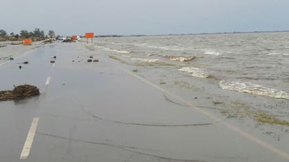 Se rompió el anillo de contención y el agua está entrando en Melincué