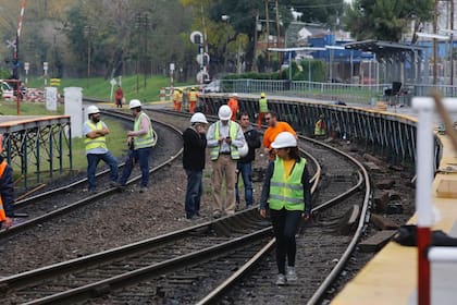 Se rompió un andén provisorio en la estación de tren Boulogne del Belgrano Norte, el servicio se encuentra interrumpido por reparaciones