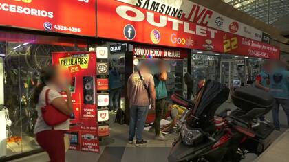 Se secuestraron más de 1000 celulares en siete locales porteños