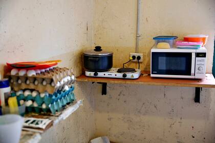 Se sirven sopas de verduras, tortillas, ensaladas, vegetales, arroz y frutas frescas