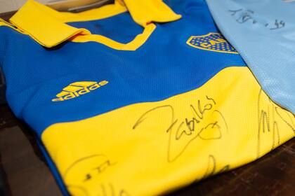 Se sortearon camisetas autografiadas por los planteles de Boca Juniors, de River Plate y de "La Celete" (la selección de Uruguay). Otros premios: pasajes de Buquebus, carteras de la diseñadora uruguaya Gabriela Hearst y joyas de Jean Pierre.