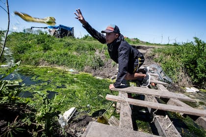 El gobierno de la provincia de Buenos Aires se mantiene "abierto al diálogo" y dispuesto a firmar actas de retiro voluntario; hasta el momento, pudieron negociar con 552 de los 1904 núcleos familiares