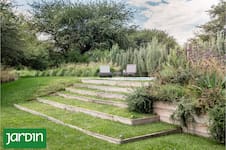 Los trucos que usan los paisajistas para transformar un jardín sin grandes obras