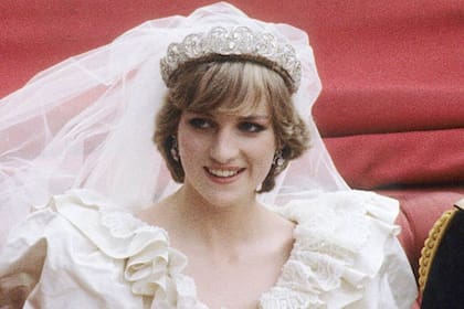 Se trata de la tiara que Diana Spencer llevó en el día de su boda con el ahora rey Carlos III