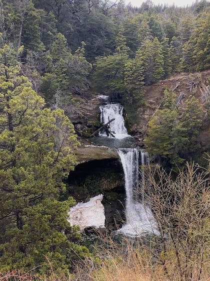 Se trata de saltos de agua rodeados de bosque, ideales para una caminata tranquila