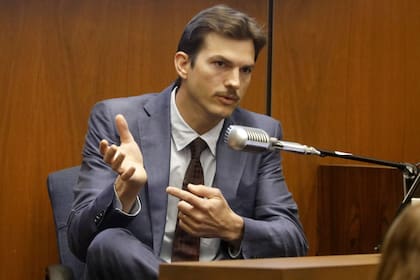 Ashton Kutcher en el juicio por el asesinato de Ashley Ellerin, su novia a principios de los 2000