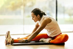 El ejercicio que ayuda a aliviar el dolor de espalda y puede hacerte arrancar mejor el día
