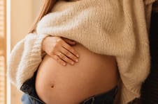 El caso de la colombiana embarazada de dos hombres al mismo tiempo