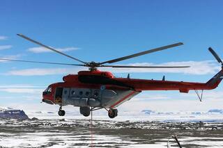 Esperan que mejore el clima para rescatar el helicóptero varado en Catamarca