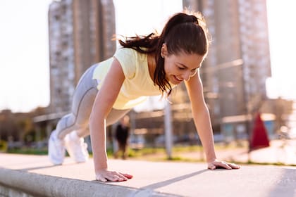 Los ejercicios no son peligrosos pero la persona tiene que estar entrenada: necesita flexibilidad y fuerza