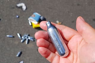 El “gas de la risa” que usaban los futbolistas implicados en la red de prostitución de Italia