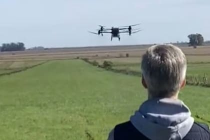 Se usa un drone para la aplicación