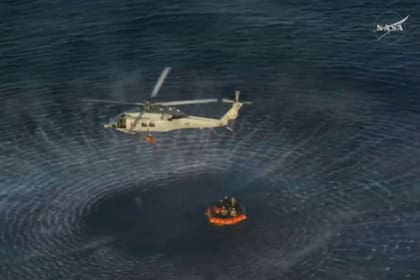 Se utilizaron dos helicópteros para poder transportar más rápido a los astronautas