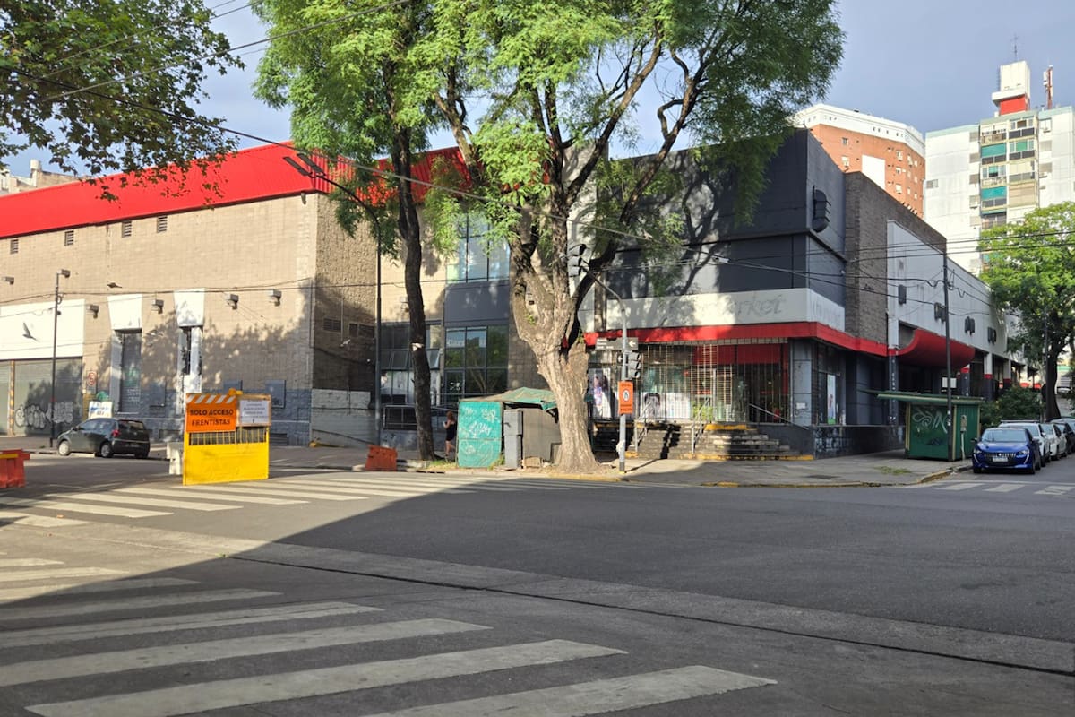 Subasta de Terreno Exclusivo en Esquina Estratégica de Avenida Elcano, Antiguo Carrefour 1 Subasta de Terreno Exclusivo en Esquina Estratégica de Avenida Elcano, Antiguo Carrefour