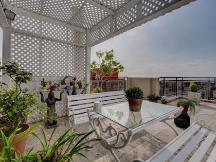 Las vistas de la terraza son uno de los atributos principales del departamento