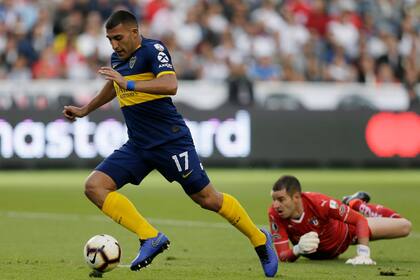 Se viene el 1-0: Abila eludió a Gabbarini y definirá con el arco vacío