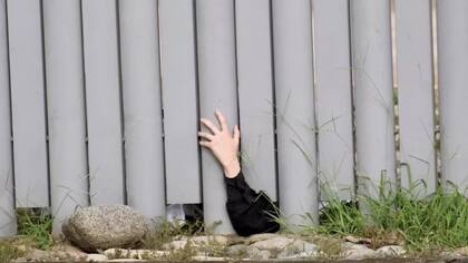 Se vio a varios miembros de la secta Lev Tahor protestando en las instalaciones donde los mantienen, en el estado de Chiapas