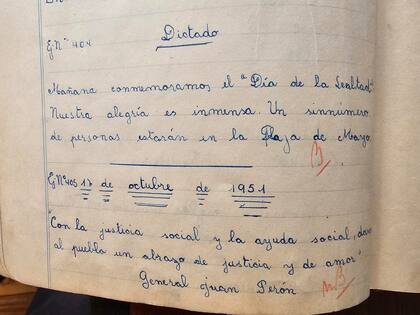 Se viralizó el tuit de un hombre que compartió qué le dictaron a su padre un día antes del 17 de octubre de 1951 (Foto: capturaX/@sershus)