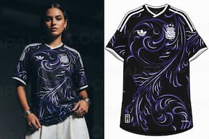 Se viralizó la presunta camiseta alterativa que podría usar la selección argentina en el Mundial 2026 (Foto: X @opaleak)