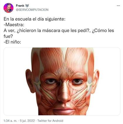 Se viralizó un video de un estudiante que no podía quitarse una máscara de yeso