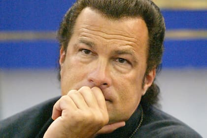 Seagal en un film llegó a pasar por arriba de varios animales con un tanque