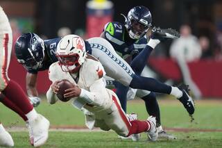 Seahawks atormentan a los quarterbacks rivales con una defensiva equilibrada