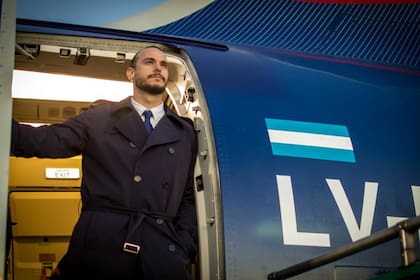 Después de 10 años como tripulante de cabina, Sebastián Cappiello se bajó del avión y se subió a su camioneta para ser un "ejecutivo de la industria del miniflete". "Nos inculcaban que teníamos que ser responsables, prolijos y cumplidores. Ese profesionalismo y la disponibilidad menta