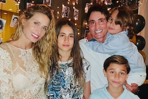 Sebastián Estevanez e Ivana Saccani presentaron a su cuarto hijo