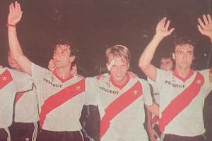 Jugó en la primera de River, metió un hit cumbiero que bailó el país, pasó por un reality y ahora se dedica a la cocina