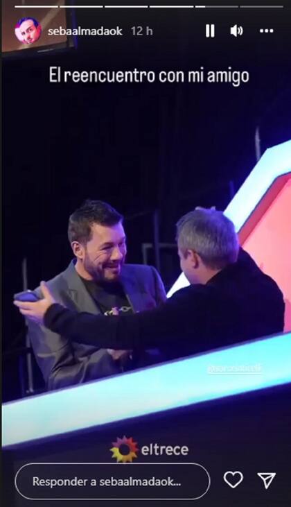 Sebastián Almada con Marcelo Tinelli en Canta conmigo ahora. Foto: Captura de Instagram @sebaalmadaok