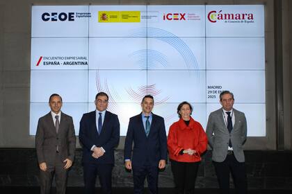Sebastián Amerio (centro), en una presentación en Madrid con empresarios y funcionarios españoles