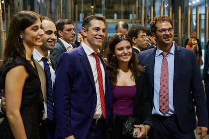 Sebastián Amerio, en el centro, durante la Asamblea Legislativa