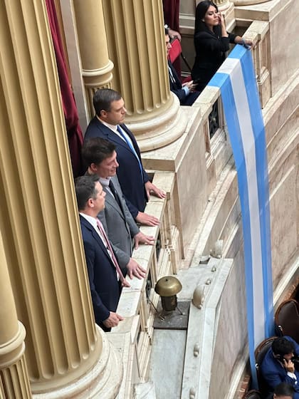 Sebastián Amerio, Santiago Caputo y Daniel Parisini ("el Gordo Dan") en uno de los palcos de la Cámara de Diputados, durante la apertura de sesiones ordinarias