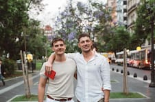 Son argentinos y pasaron de lavar ropa en el microcentro a construir un hotel de lujo con forma de serpiente en la Patagonia