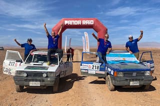 La historia del hombre que corrió un rally de 3000 kilómetros por el Sahara para construir un merendero