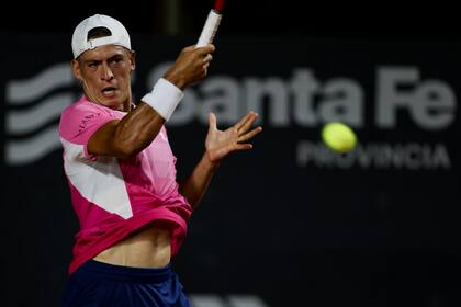 Sebastián Báez debutó en el Challenger de Rosario venciendo al estadounidense Emilio Nava