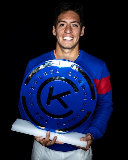 Sebastián Báez, feliz con el trofeo de Kitzbühel